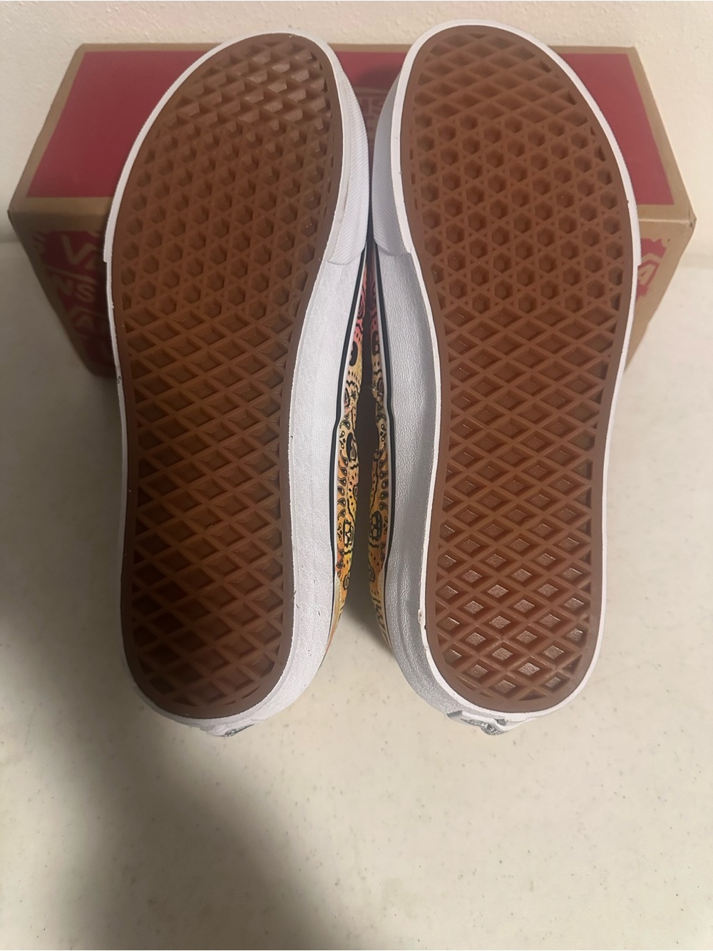 Vans Era Bandana Tie Dye Orange Skull Paisley Sneakers Men's 9 Women's 10.5 - Picture 4 of 7